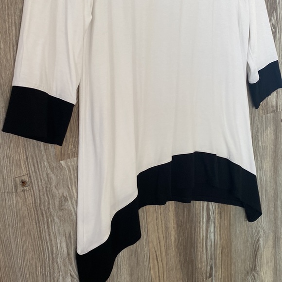 Zenergy by Chicos Black and white tunic, size 1 - Picture 3 of 7